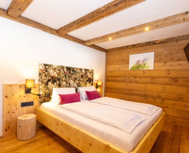 Doppelbett aus Zirbenholz