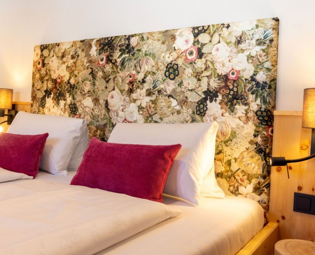 Betthaupt mit Blumenmuster