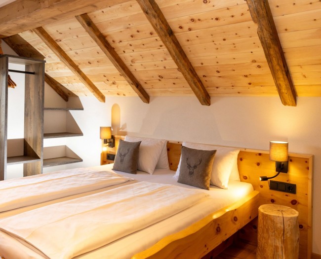 Doppelbett aus Zirbenholz