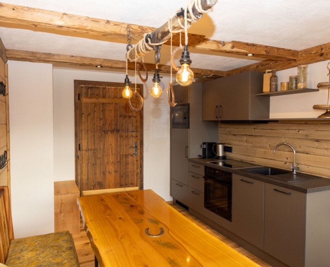 K&uuml;che mit Essbereich und Balkon