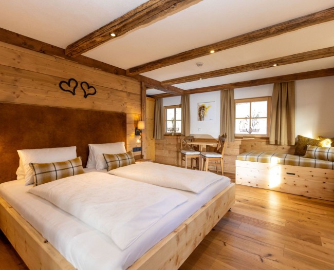 Schlafzimmer aus Zirbenholz