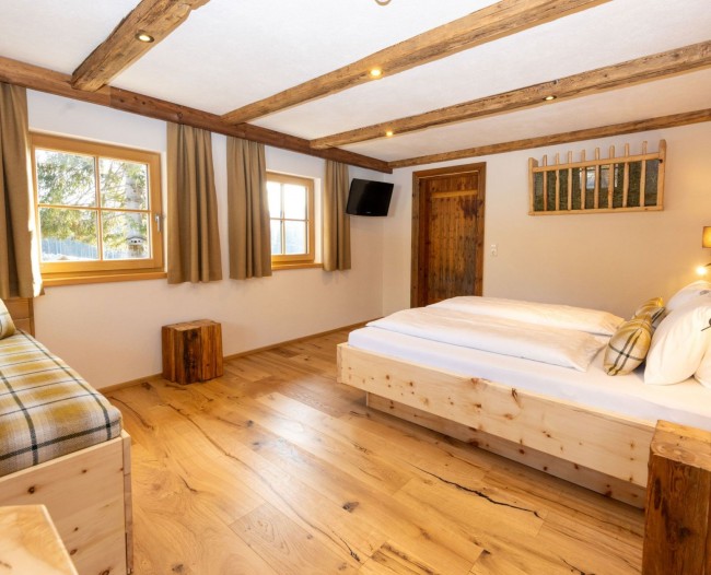 Schlafzimmer mit Verbindungst&uuml;re